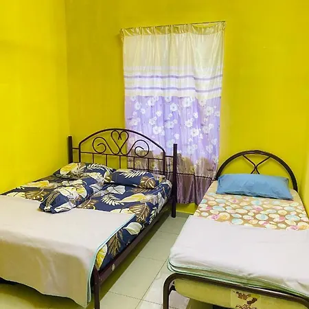 Homestay Zalida C Musleem Alor Gajah Exterior photo