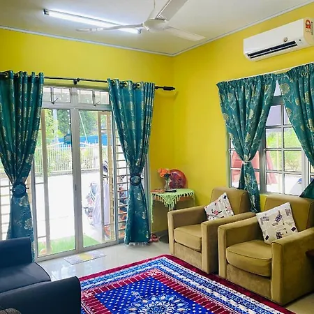 Homestay Zalida C Musleem Alor Gajah Exterior photo