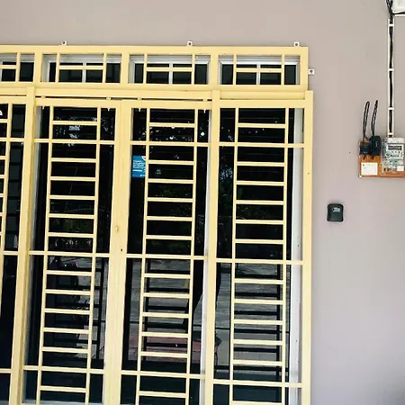 Homestay Zalida C Musleem Alor Gajah Exterior photo